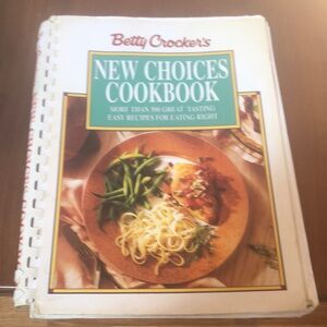 Vtg. Betty Crocker New Choices Cookbook with Red and Green Accents